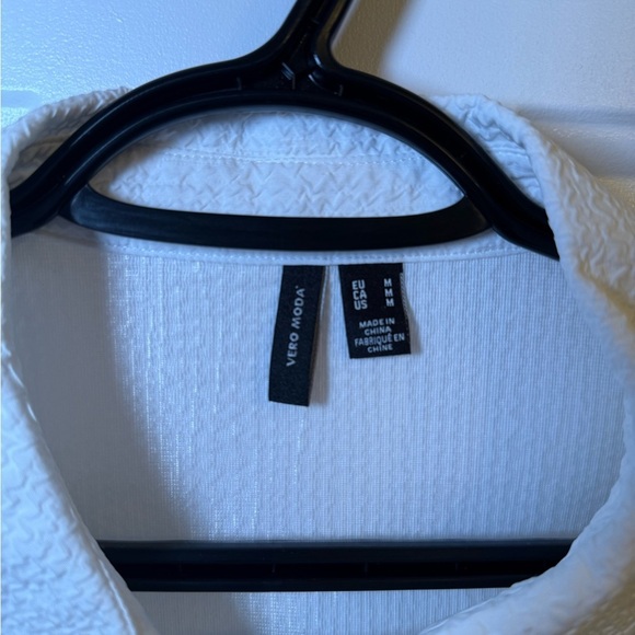 Vero Moda White Mini Dress Chic and Comfortable - Picture 4 of 7